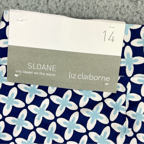 Liz Claiborne Shorts Women's 14 Sloane Floral Patterned Cuffed Hem Blue Pockets - Picture 9 of 12